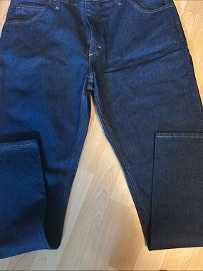 Wrangler Straight-Leg Jeans in Deep Indigo